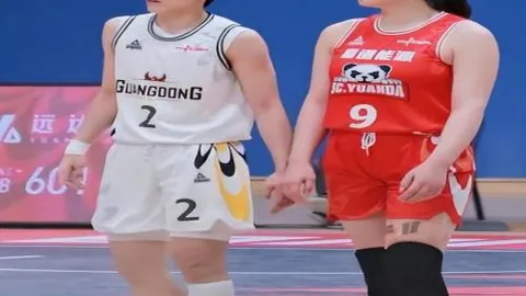 卡纳瓦罗：在兄长光芒下的蓝色挑战者——那不勒斯铁卫的热爱与心路揭秘